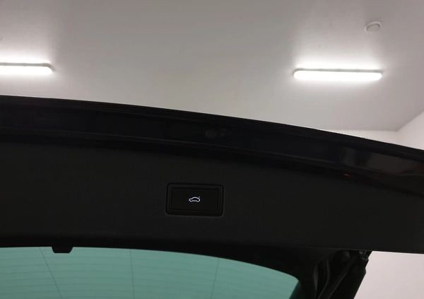 Volkswagen Tiguan cena 124999 przebieg: 126000, rok produkcji 2022 z Debrzno małe 781